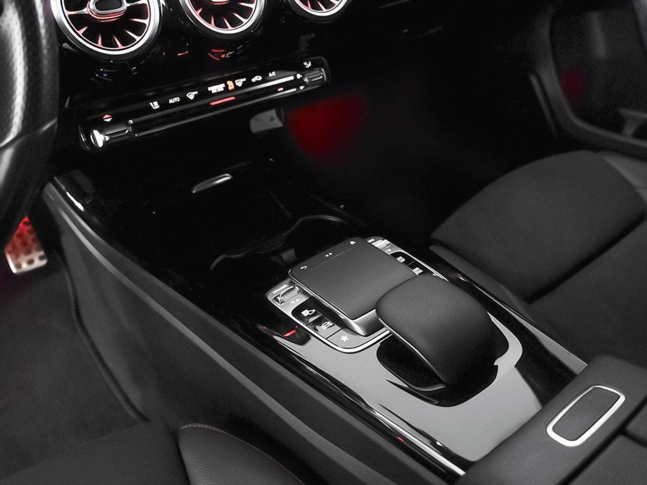 مرسيدس بنز A 250 2.0L 211BHP