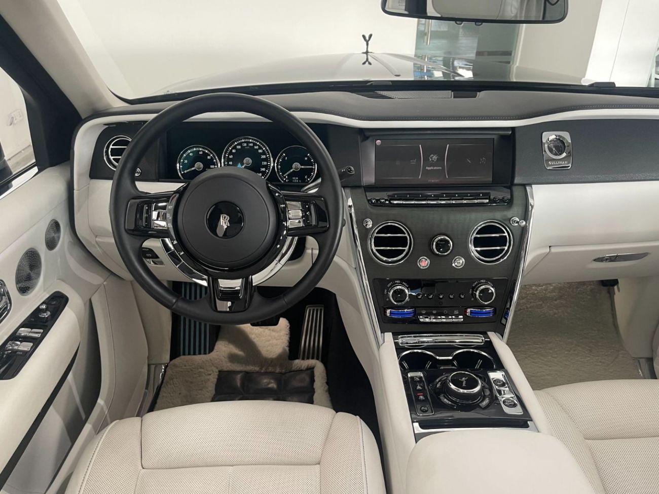 Rolls-Royce Cullinan STD 6.7L 12CYL EXCELLENT CONDITION