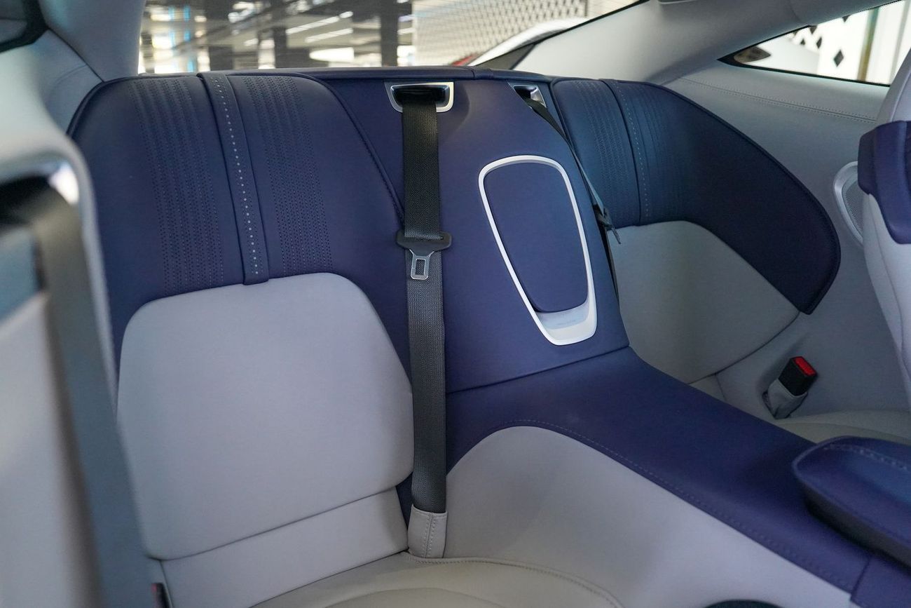 أستون مارتن DB11 Std 5.2L