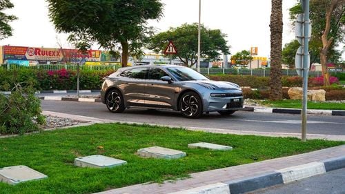 Zeekr 001 2024 New ZEEKR 001 RWD / 100 kWh / 272 Hp / Range (620 Km) / Gcc Specs / AWR Warranty