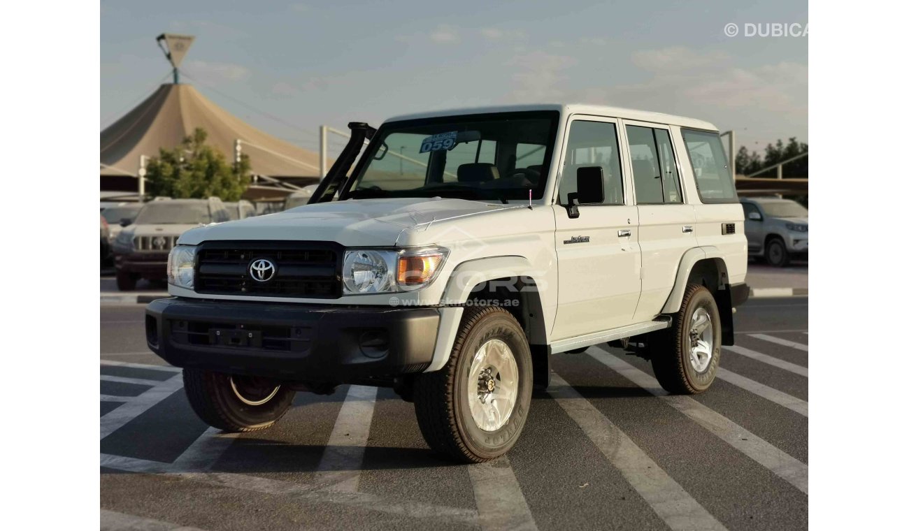 تويوتا لاند كروزر هارد توب 4.2L Diesel, 16" Alloy Rims, 4WD Gear Box, Xenon Headlights, CODE - HTLX76