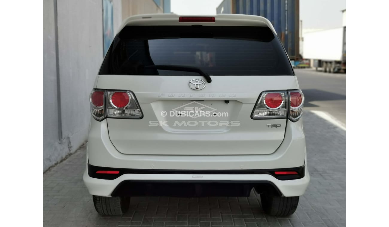 Toyota Fortuner 2.7L, 17" Rims, DRL LED Headlights, Rear Camera, Leather Seats, Rear LCD's, SRS Airbags (LOT # 186)