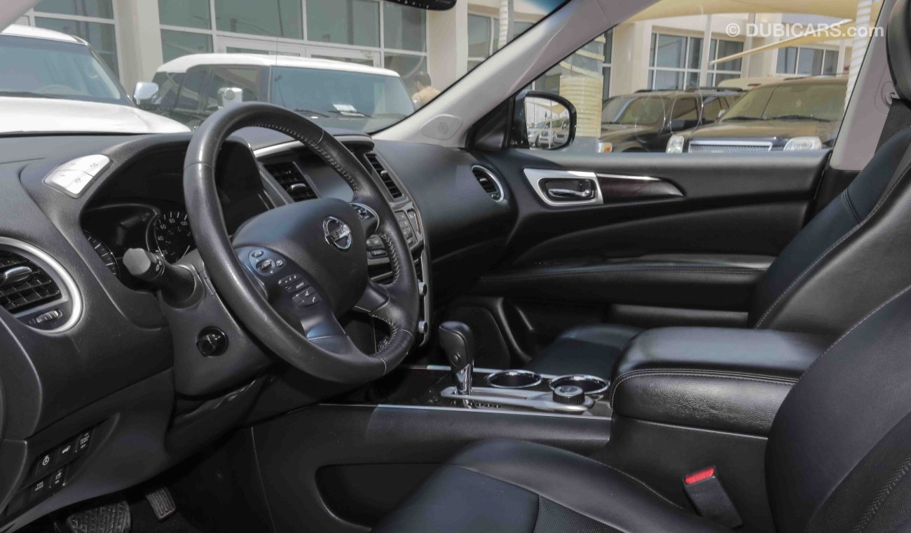 Nissan Pathfinder 4WD Platinum