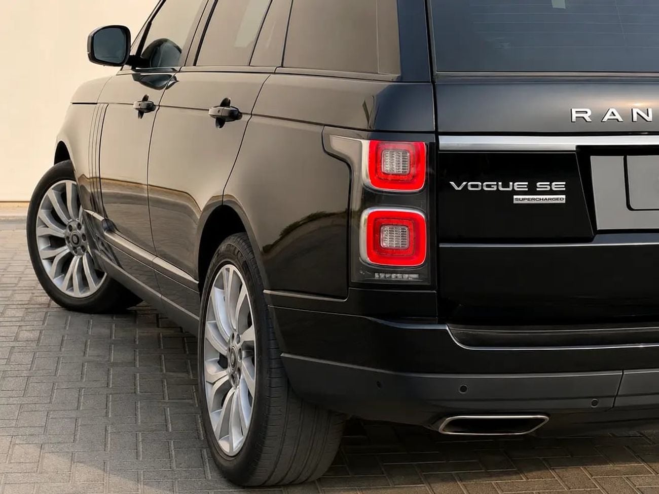 Land Rover Range Rover SE GCC Specs