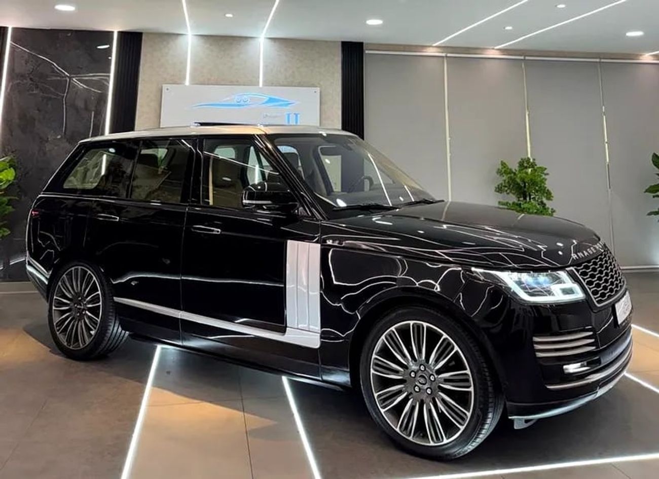 لاند روفر رينج روفر AUTOBIOGRAPHY SUPERCHARGED RR VOGUE V8 ||TOP RANGE F.S.H || GCC || FREE ACCIDENTS