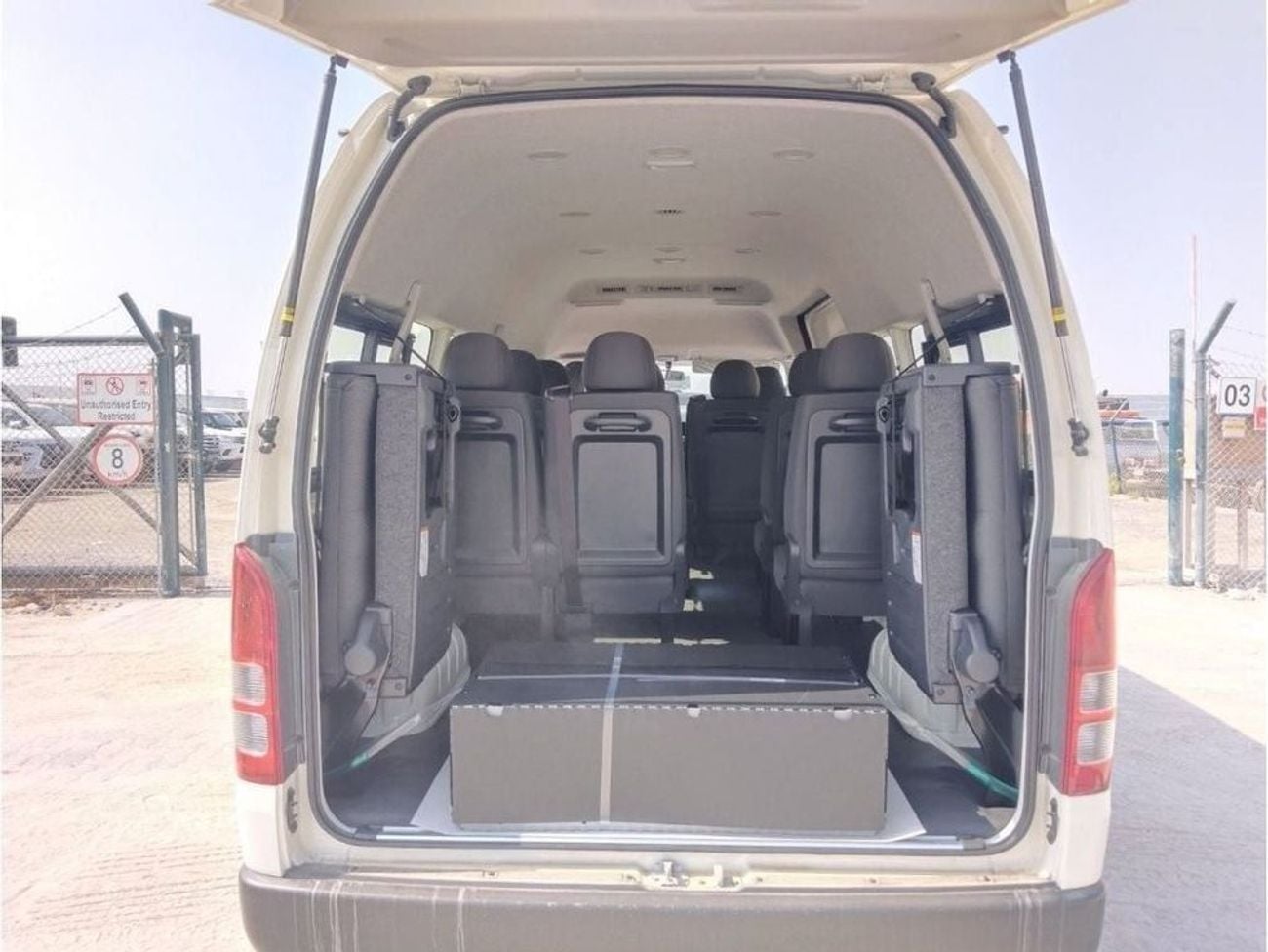 تويوتا هاياس GL TOYOTA HIACE HIGH ROOF DIESEL 2.5L