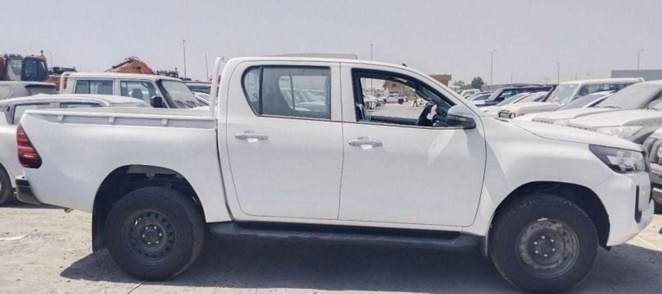 Toyota Hilux DLX 2.4L DEISEL M/T DOUBLE CABIN PICKUP ▾
