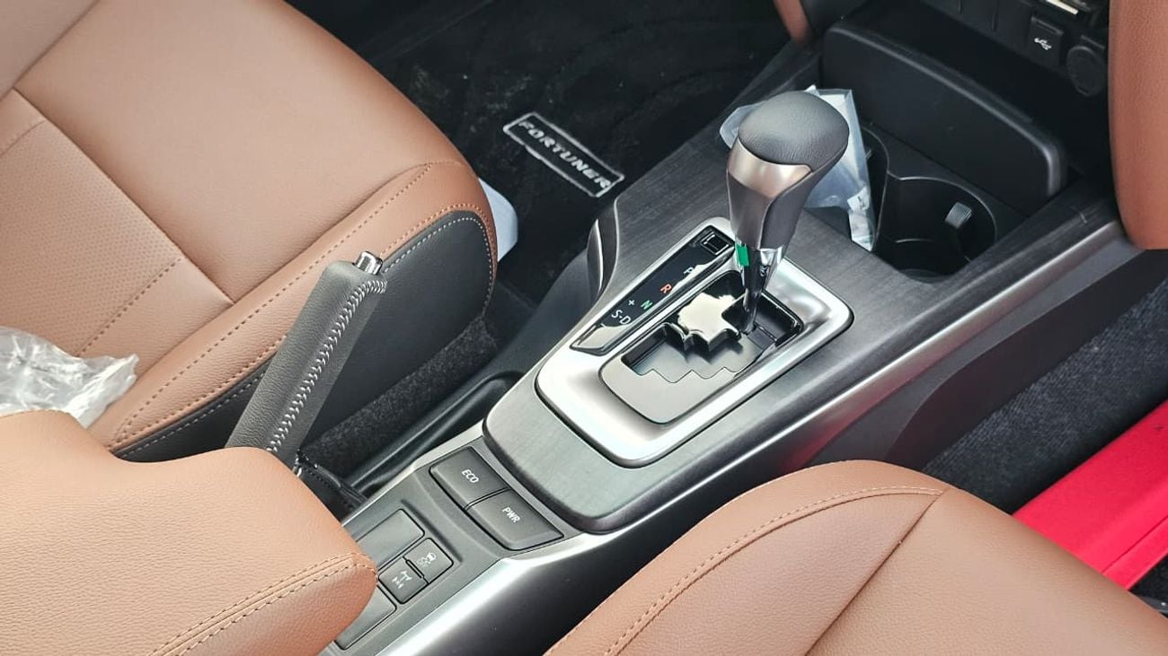 Toyota Fortuner 4.0 GXR V6 2026MODEL WHITE INSIDE BURGUNDY