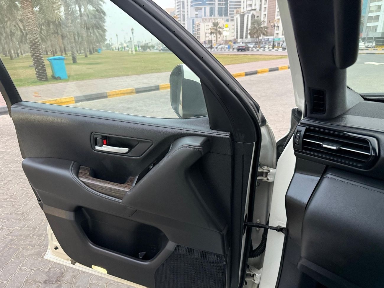 Toyota Land Cruiser VX 3.3L