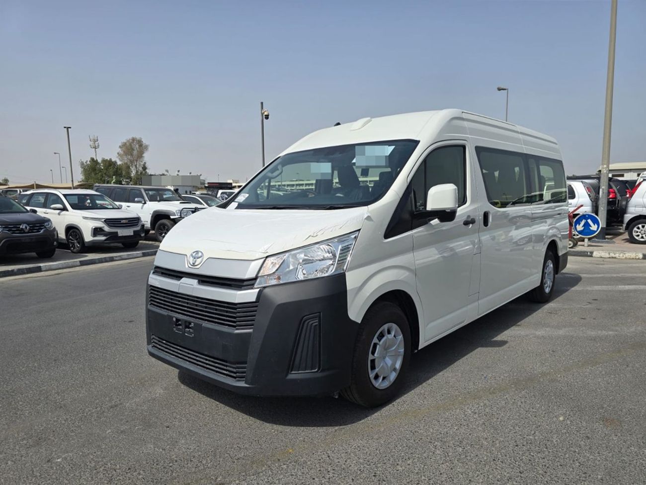 Toyota Hiace TOYOTA HIACE COMMUTER VAN RHD 2024 MODEL 2.8 L DIESEL AUTOMATIC(PM58033)