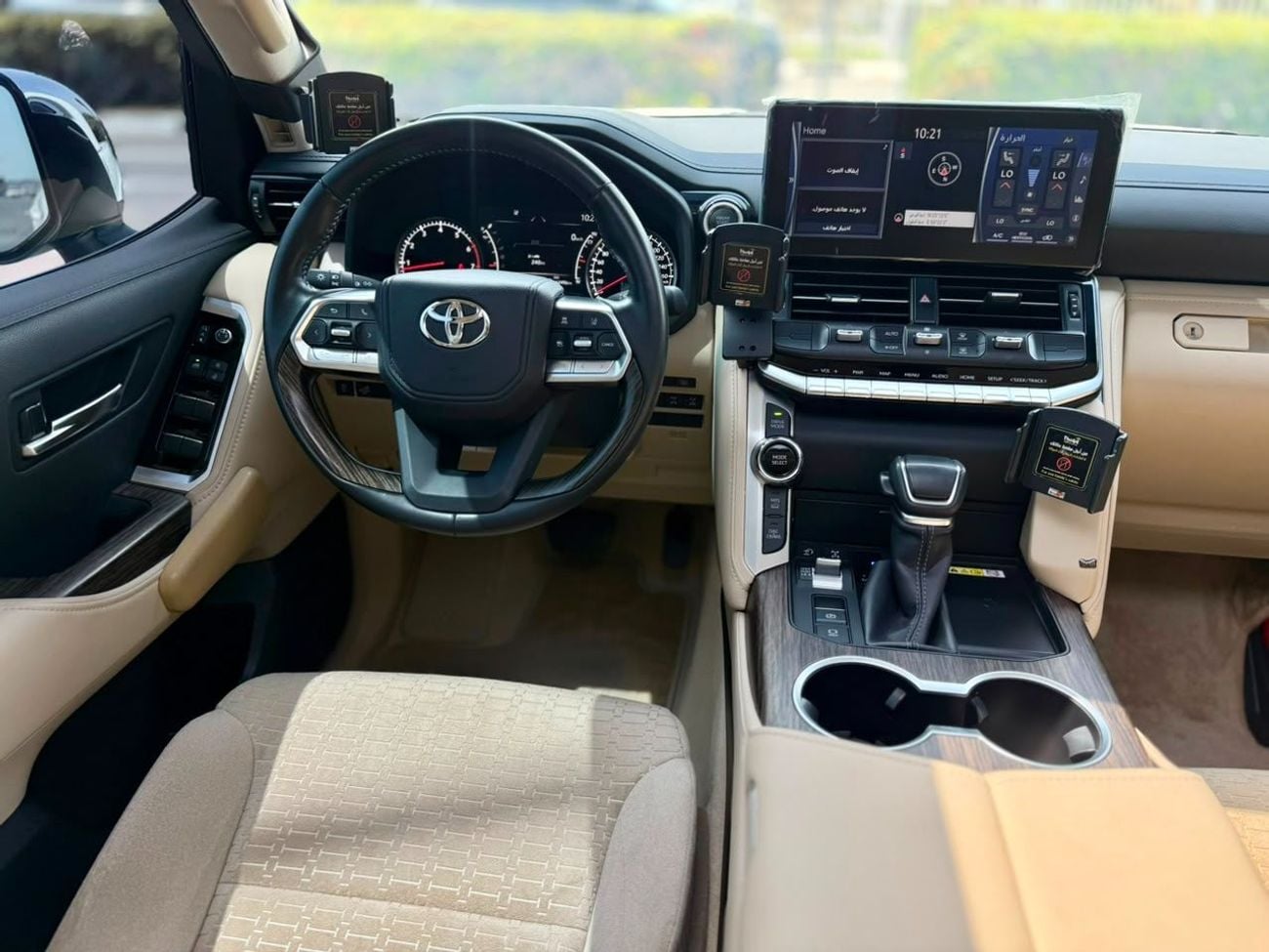 Toyota Land Cruiser TOYOTA LAND CRUISER VXR TWIN TURBO 3.5L GCC SPECS UNDER WARRANTY AND FULL-SERVICE HISTORY