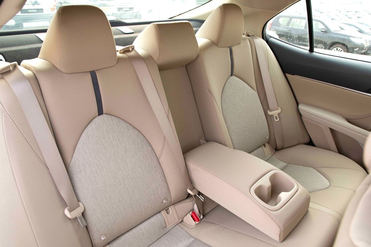 Toyota Camry 2024 Toyota Camry 2.5 LE - Super White inside Beige