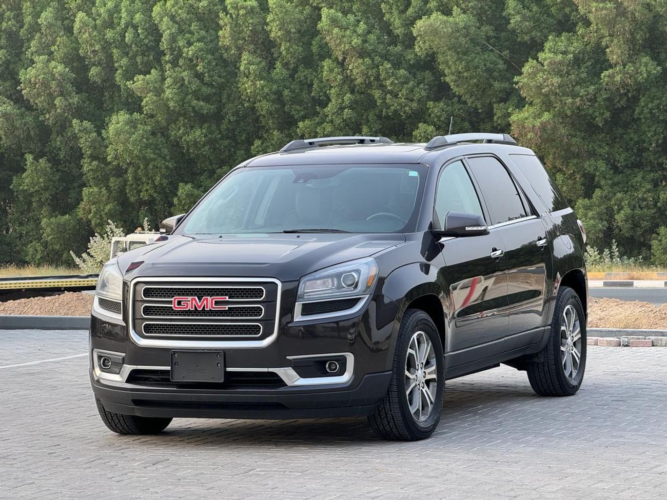 GMC Acadia SLT GMC ACADIA 2016 MODEL GCC