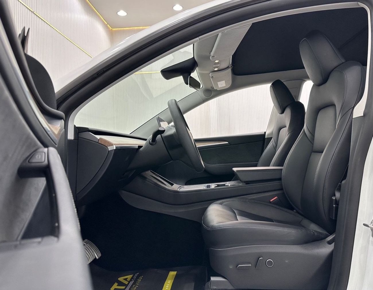 Tesla Model Y 2023 Tesla Model Y, DEC 2026 Tesla Warranty + DEC 2030 Battery Warranty, GCC