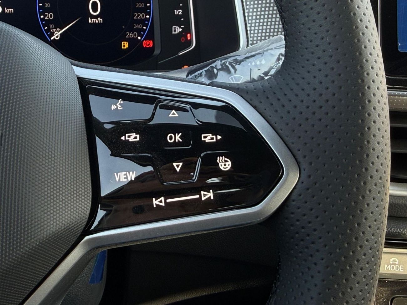 فولكس واجن T ROC 300TSI Black Edition 1.5L Petrol 2025 Export Price @ 72,500 AED