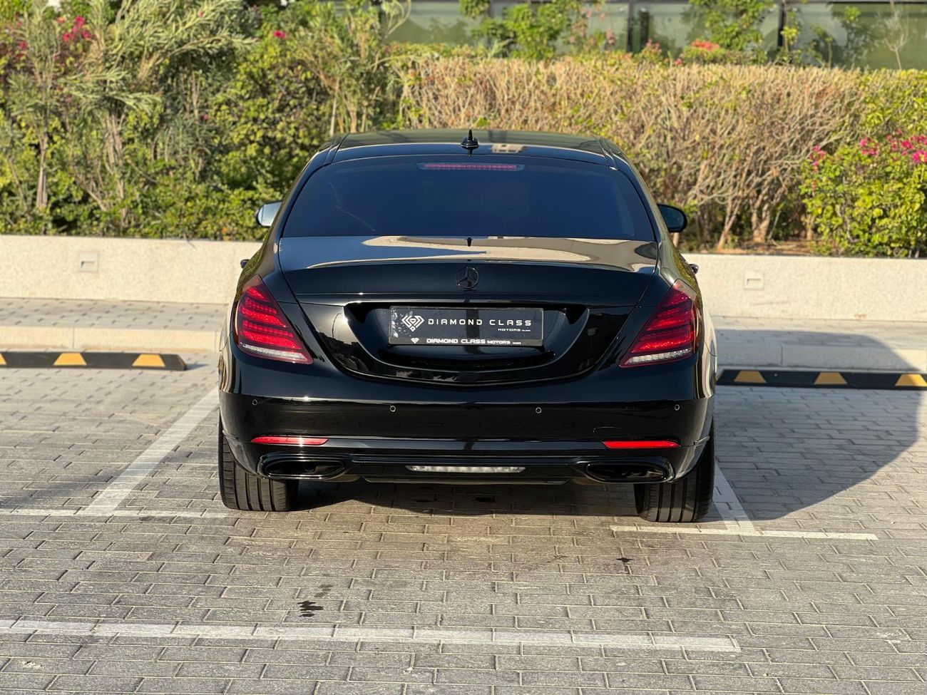 مرسيدس بنز S 560 Std 4.0L (469 HP) 4.0L (469 HP)