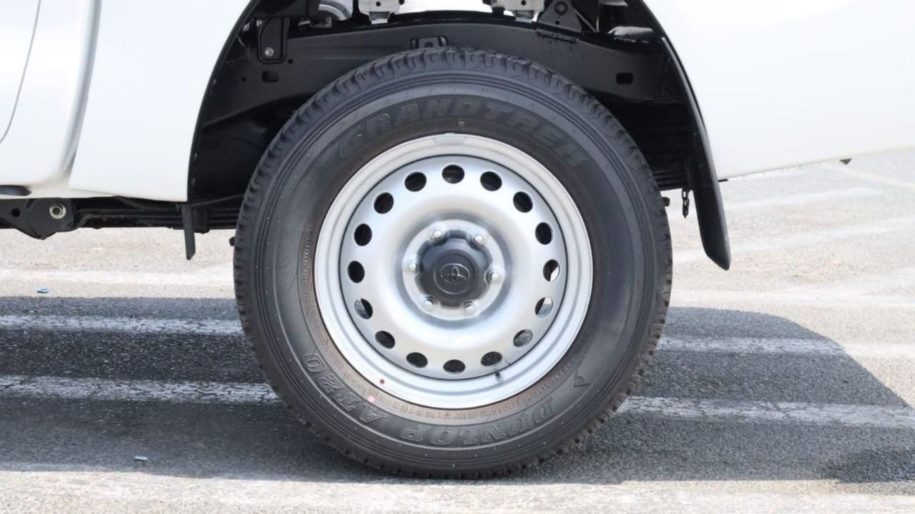 Toyota Hilux DLX 2.7L Double Cabin . Automatic . Four Wheel Drive . 5 Seater . 4 Door . Pick Up Truck