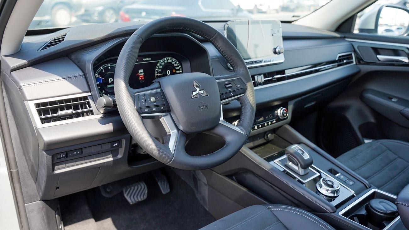 Mitsubishi Outlander Brand New Mitsubishi Outlander HighLine 2025 Ecport 2.5L Petrol 4WD|Silver/Black|OUTLANDER-HL-25|