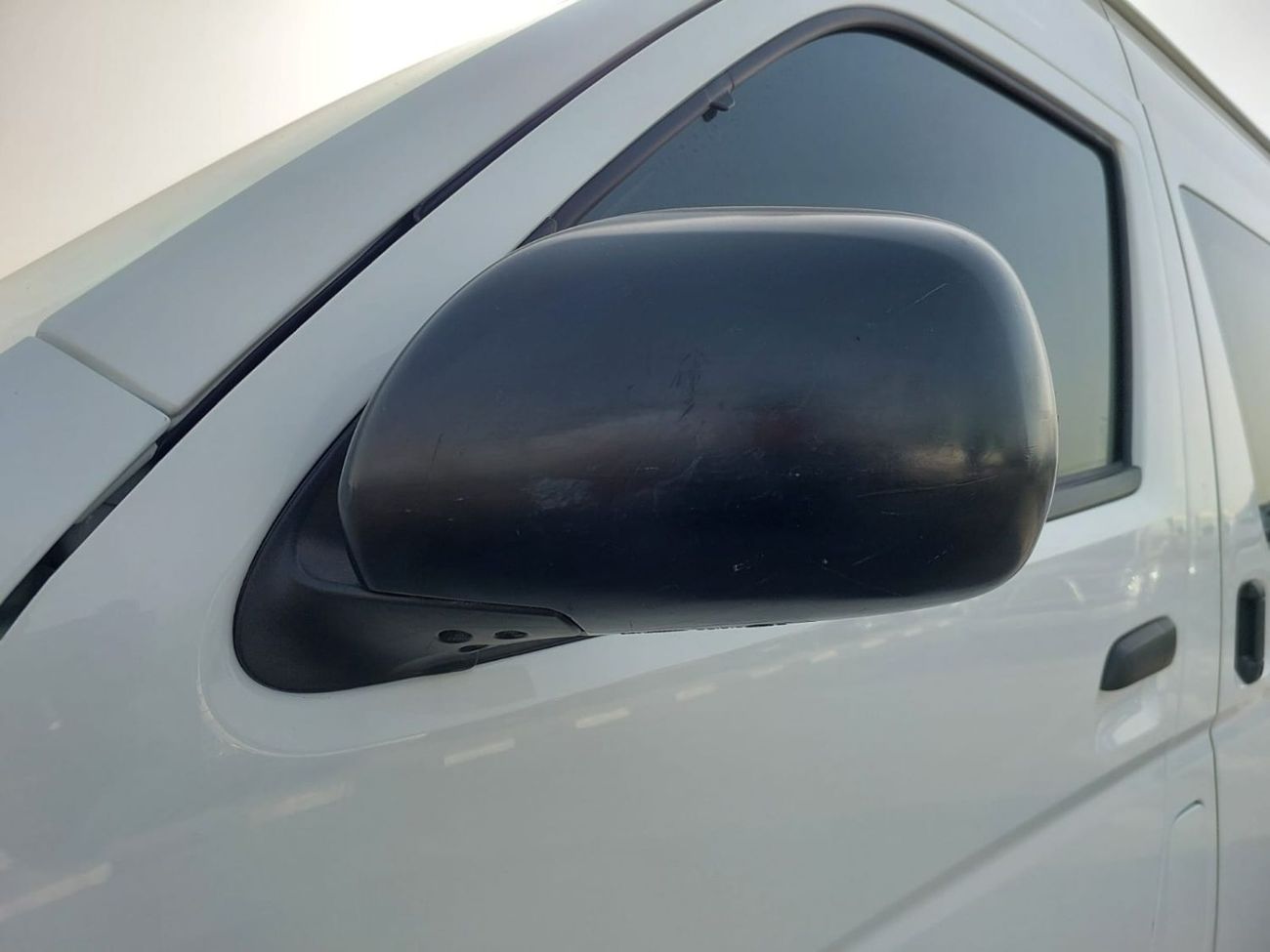 تويوتا هاياس TOYOTA HIACE COMMUTER VAN RHD 2017 MODEL 2.7 L PETROL AUTOMATIC(PM83742)