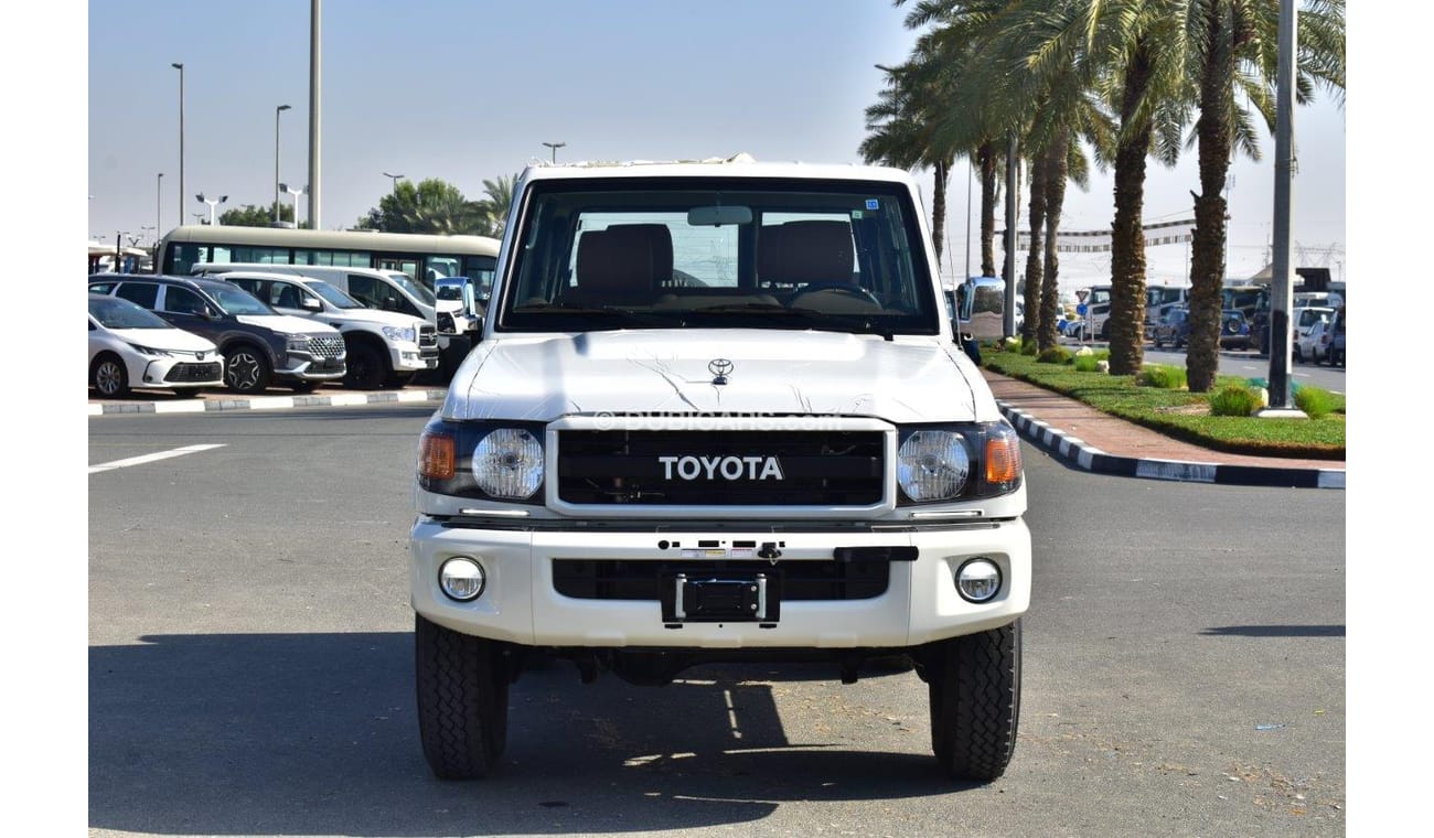 Toyota Land Cruiser 70 71 V6 4.0L MT (With Winch and Differential Lock)