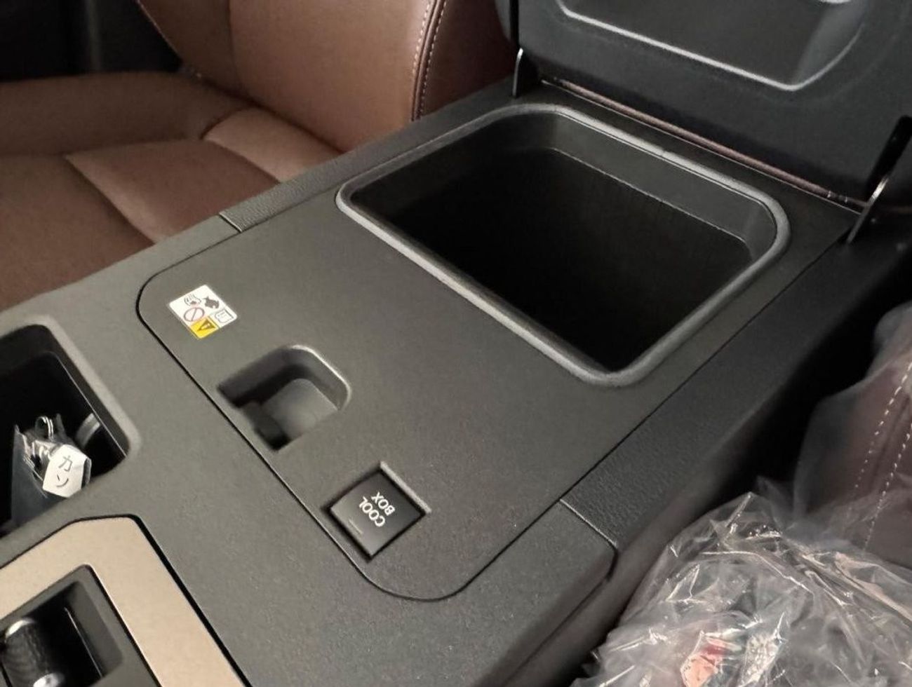 تويوتا برادو 2.4L PETROL LUXURY 2024