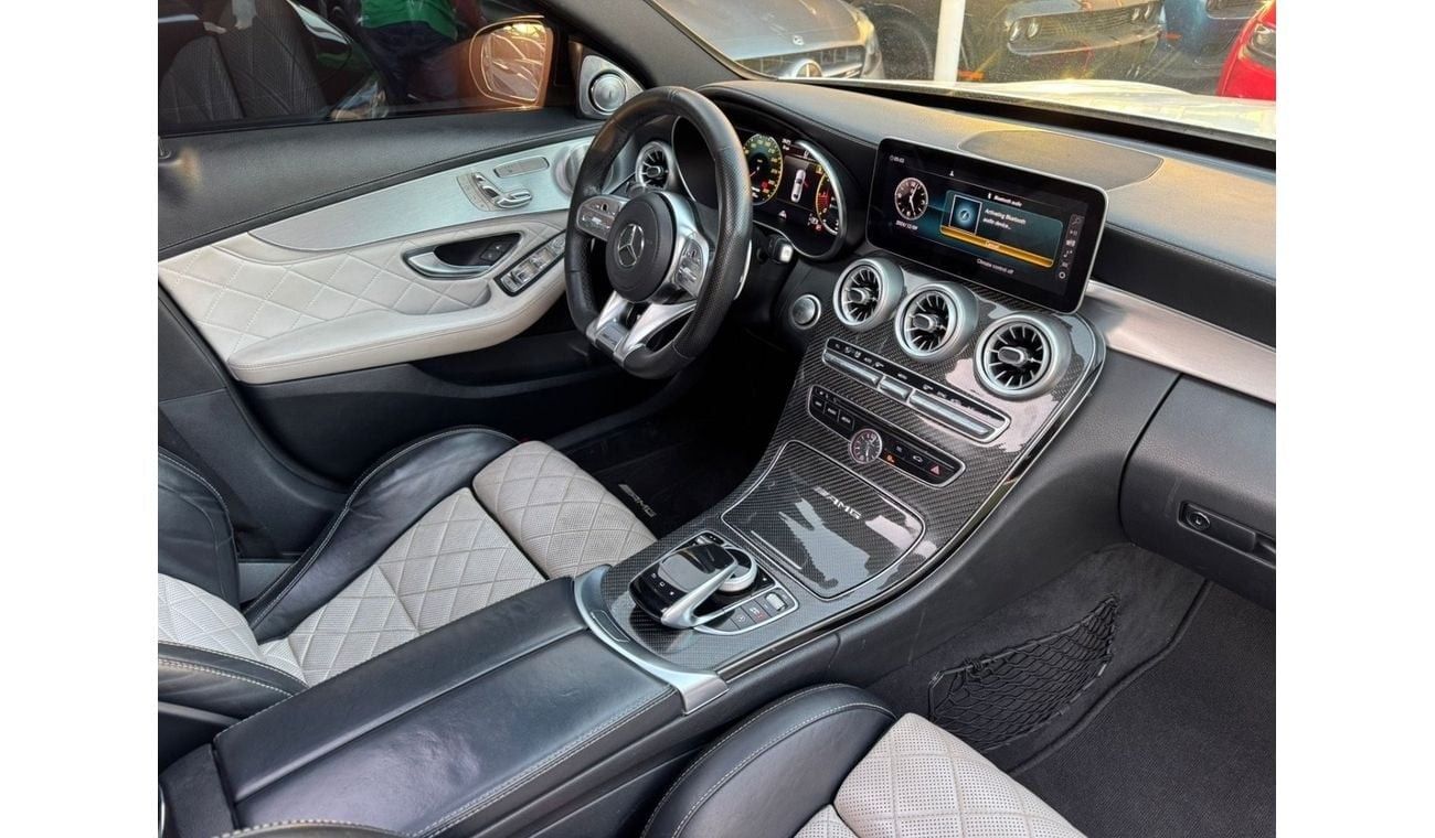 Mercedes-Benz C 63 AMG Std 4.0L Sedan