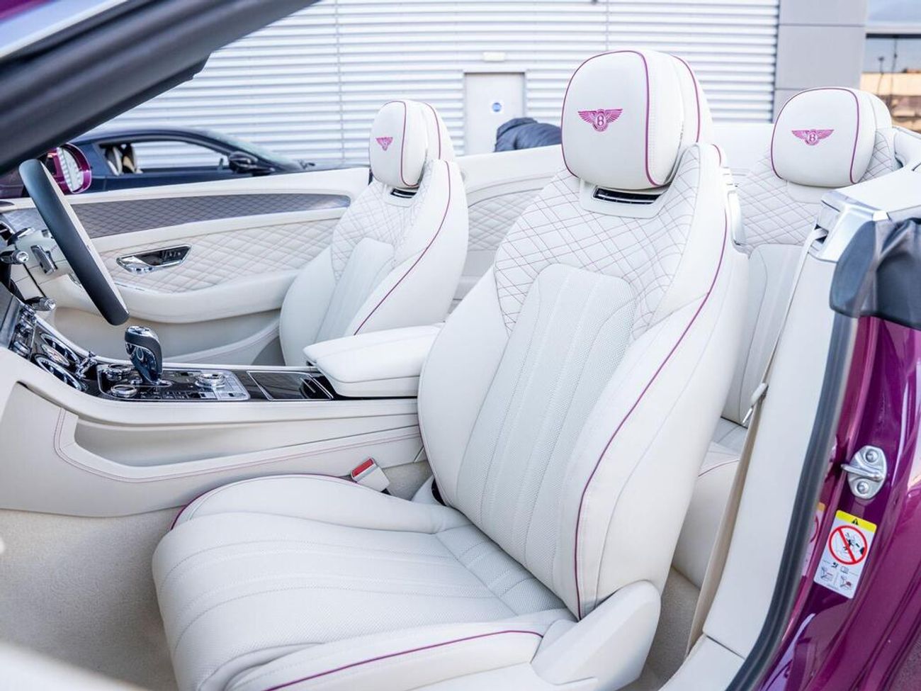 بنتلي كونتيننتال 4.0 V8 High-Performance 25.9kWh GTC Auto 4WD Euro 6 (s/s) 2dr (EXPORT ONLY)