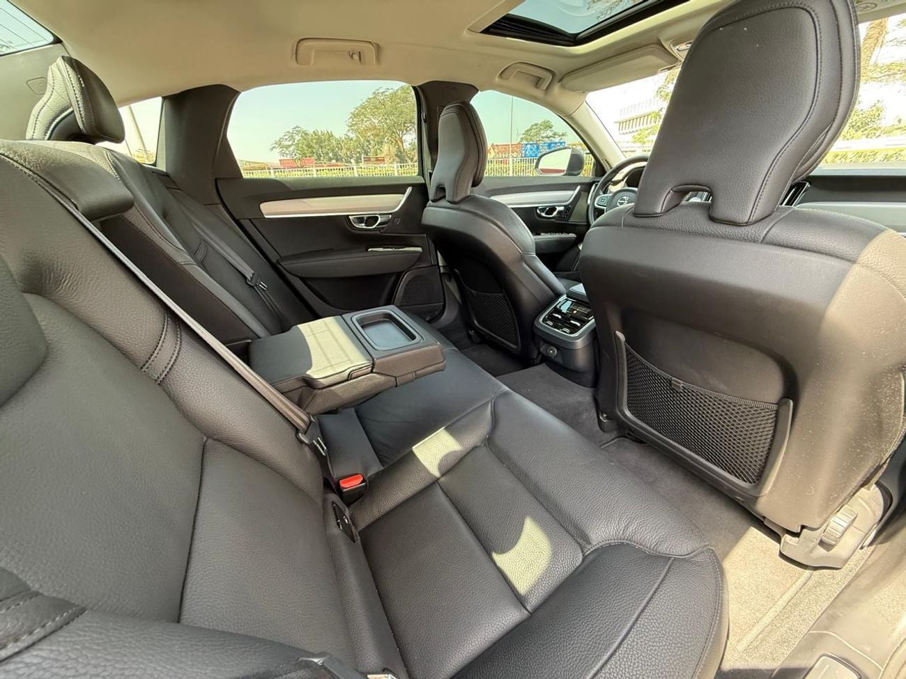 Volvo S90 T5 Momentum 2.0L  VOLVO S90T5 UNLIMITED BRIGHT MOMENTUM 2021 GCC FULL SERVICE HI