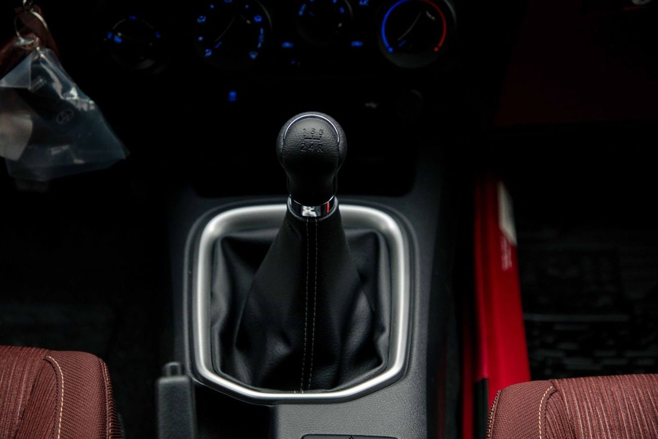 تويوتا هيلوكس GLX 2.7L - White Inside Maroon | Export Only