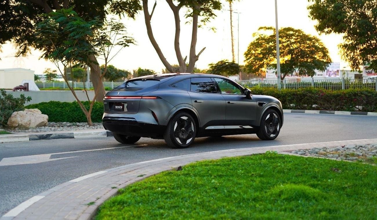 Avatr 11 2023 USED AVATR 11 AWD / 90 kWH / WLTC (580 KM) / LAW MILEAGE (20,000 KM) / WARRANTY