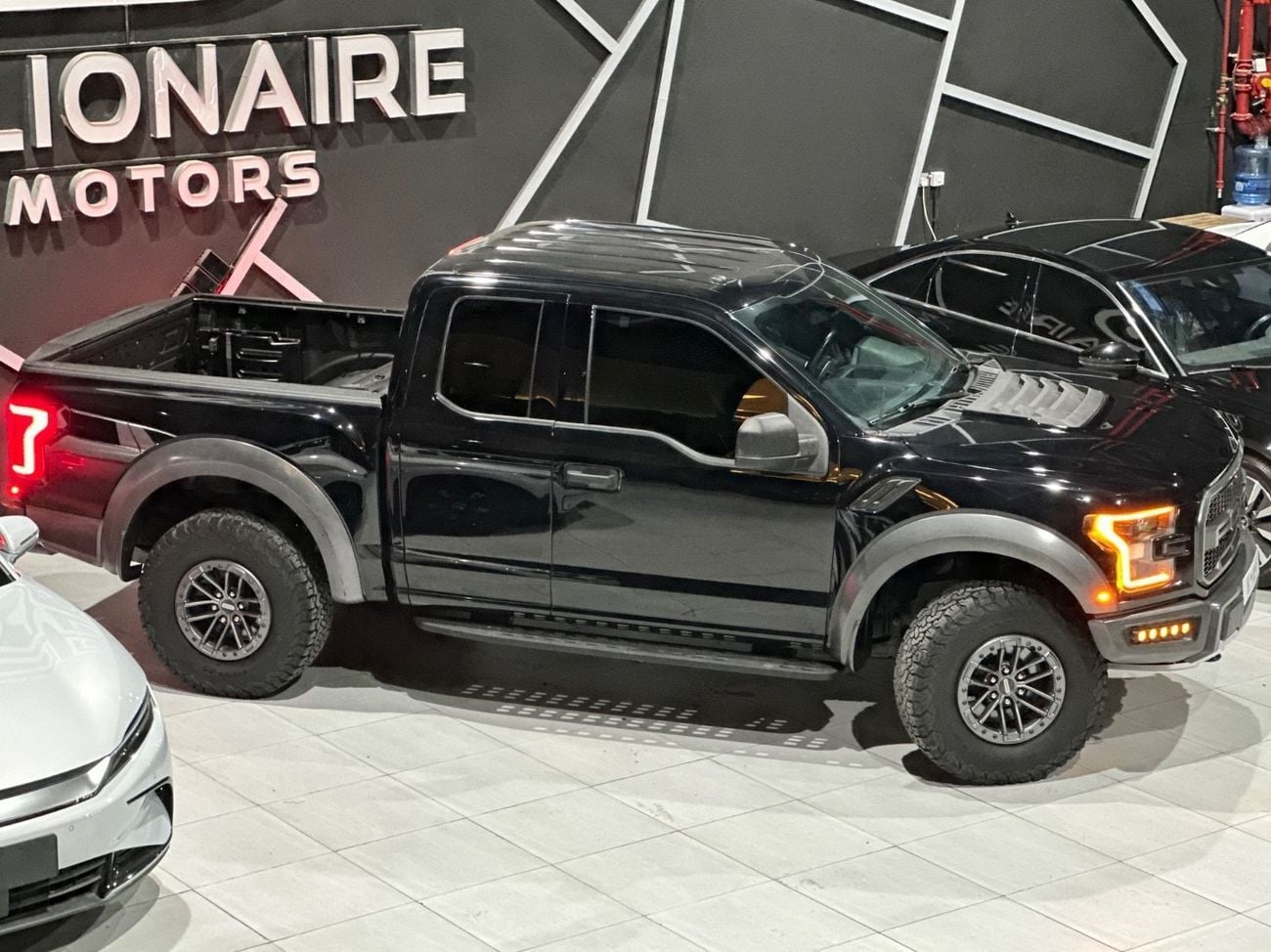 فورد إف-150 رابتور FORD RAPTOR F-150 V6T CABIN & HALF | GCC | 2019 | FULL SERVICE HISTORY IN AL-FUTTAIM