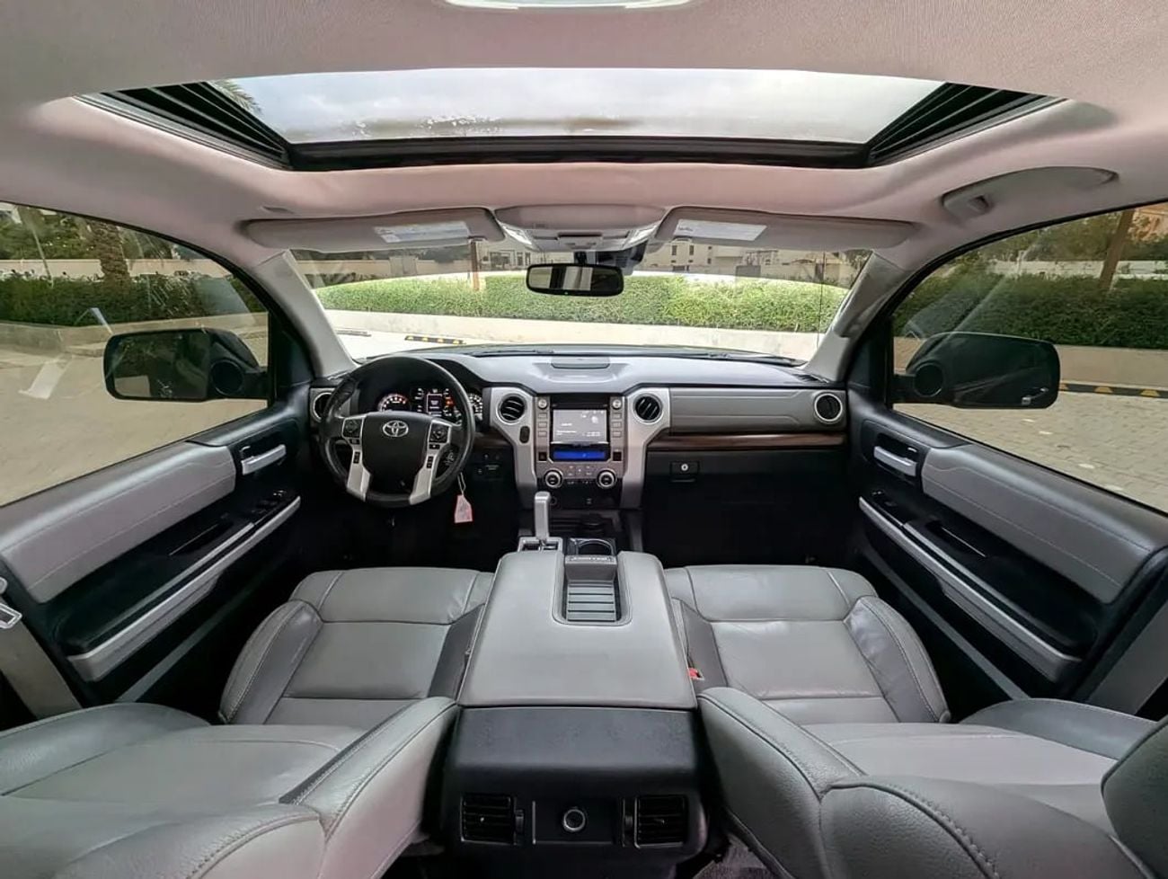 Toyota Tundra CrewMax Limited | 5.7L i-Force V8 | Full Size Luxury Pickup