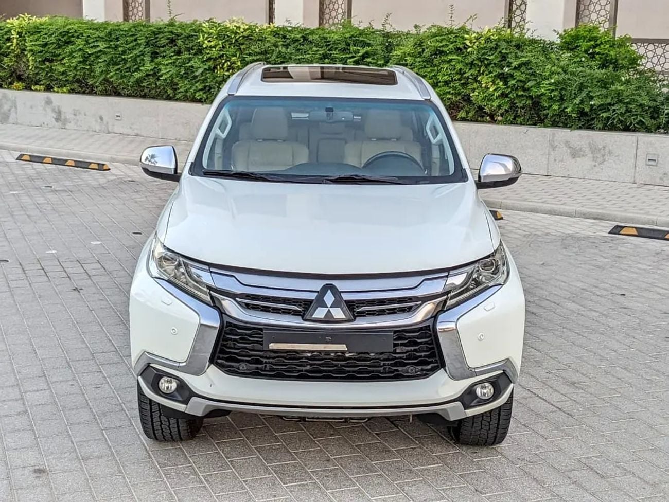 ميتسوبيشي مونتيرو سبورت GLS 4WD TOP LINE GCC IN EXCELLENT CONDITION