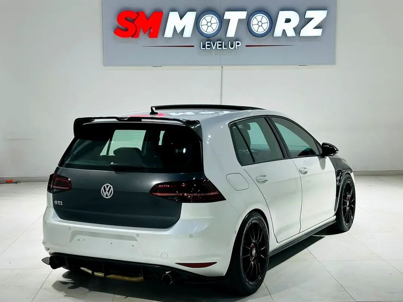 Volkswagen Golf GTI GCC SPECS FULLY MODIFIED 450HP WITH CARBON FIBER HOOD AND FENDERS
