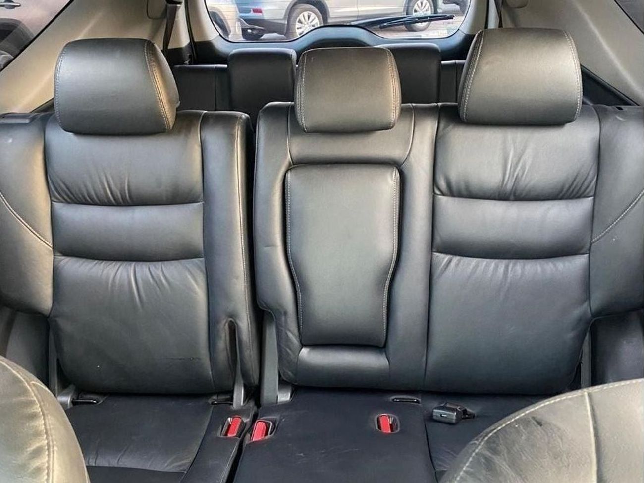 ميتسوبيشي باجيرو Diesel 2.4 Liter Right Hand Drive Automatic 7 Seater Leather seats 4WD