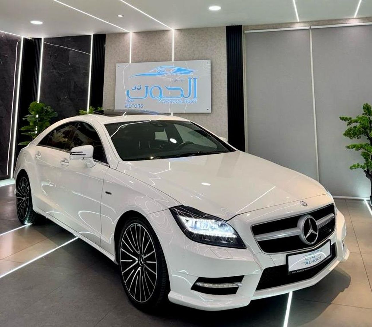 مرسيدس بنز CLS 350 AMG 3.5L AMG MERCEDES *CLS500 KIT* V6 || GCC I| PERFECT CONDITION II TOP OPTIONS