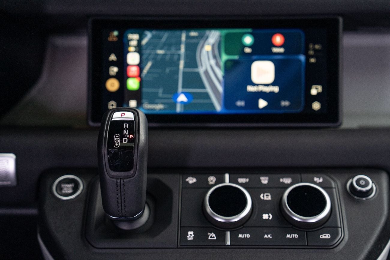 Land Rover Defender P300 90 X-Dynamic