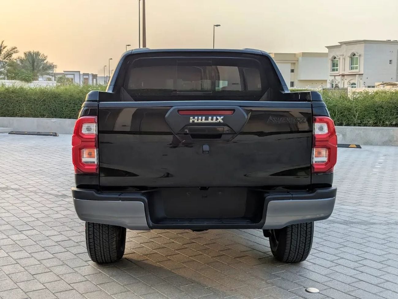 تويوتا هيلوكس Facelifted Adventure GCC Specs