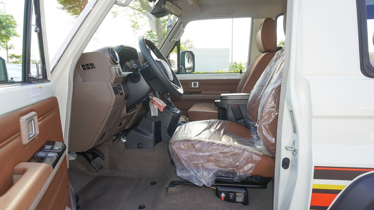 تويوتا لاند كروزر 70 LX 4.0L V6 A/T