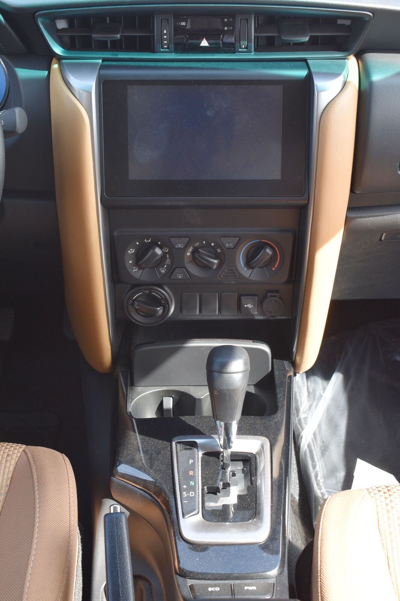 Toyota Fortuner DIESEL ,2.4L V4, STD 17' STL WHL, 2AB KNEE MATERIAL, PHANTOM BROWN INSIDE (CODE: TFR242401)