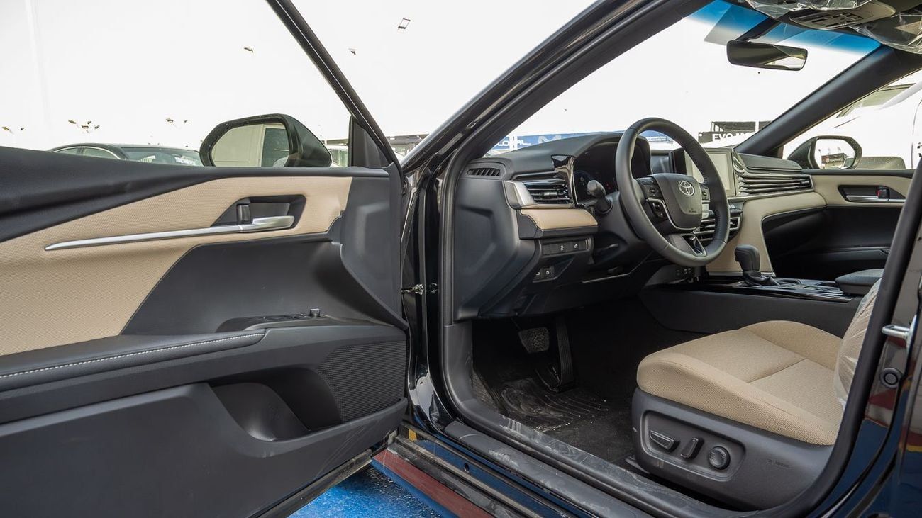 Toyota Camry LIMITED HEV Limited 2.5L Hybrid TOYOTA CAMRY 2.5 BASIC HYBRID -2025YM