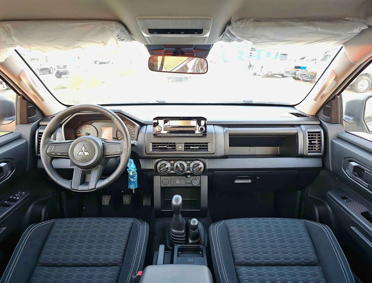 Mitsubishi L200 GLX / DOUBLE CABIN / 2.4L PETROL / MT / ONLY FOR EXPORT(CODE # 68090)