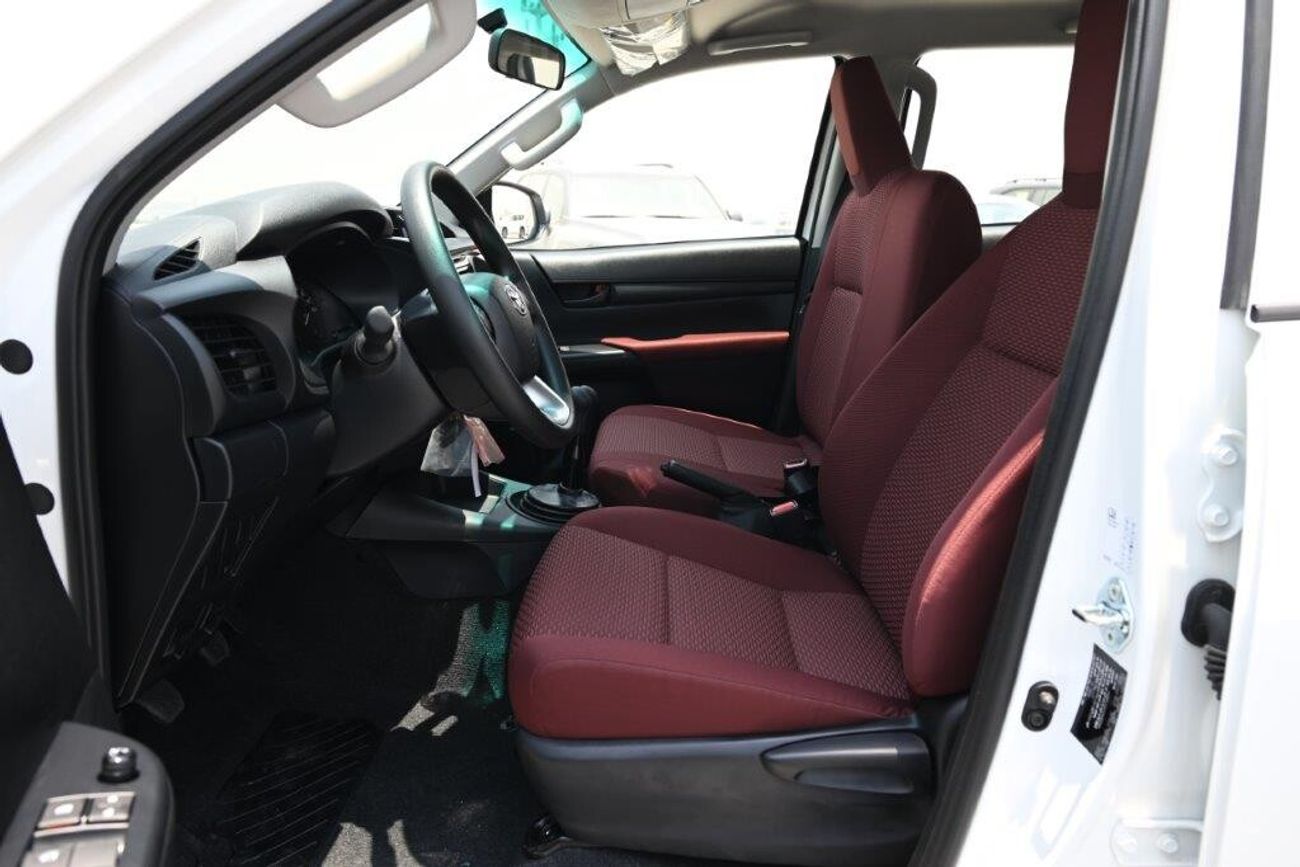 تويوتا هيلوكس Double Cabin 2.4L Diesel Pickup Manual Transmission