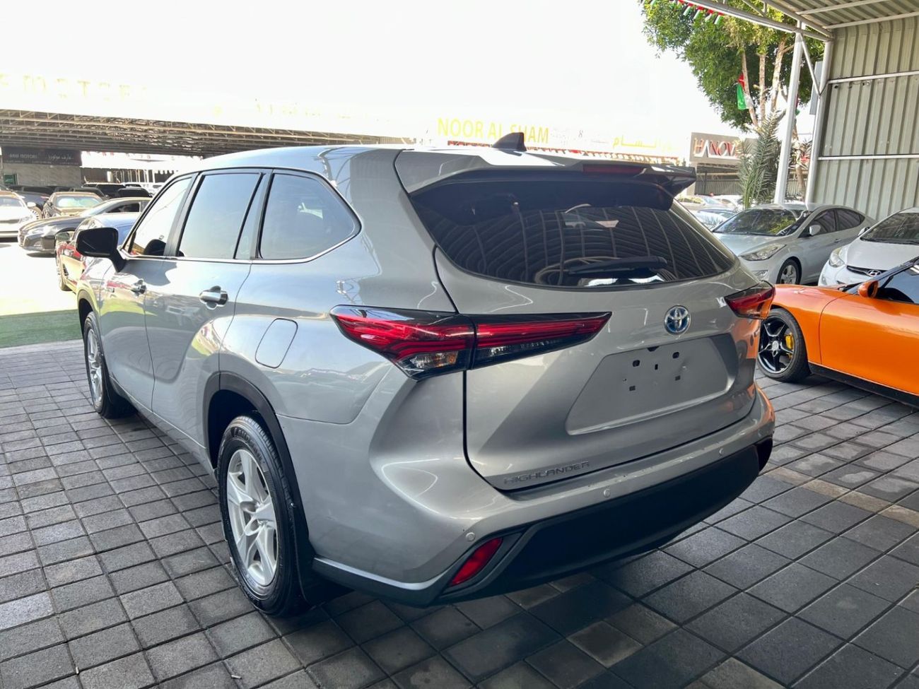 Toyota Highlander Hybrid  warranty one year bank financie available