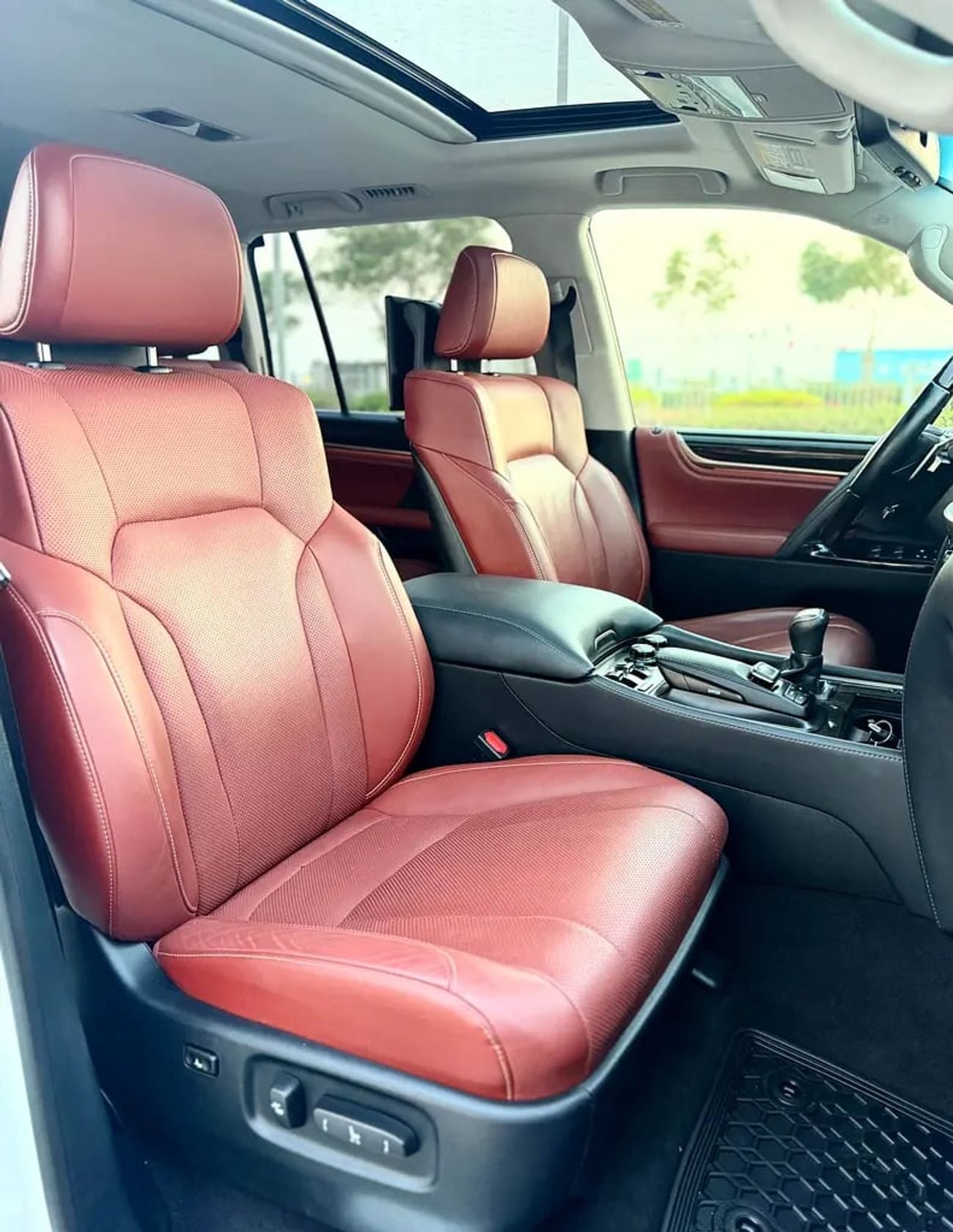 لكزس LX 570 بلاتينيوم - Canadian Specs