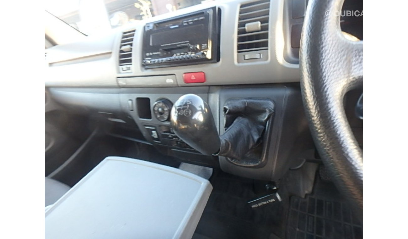 Toyota Regius Hiace Van Used RHD 2004MY/DX/KDH200V Diesel 2KD Engine Manual Transmission LOT # 588