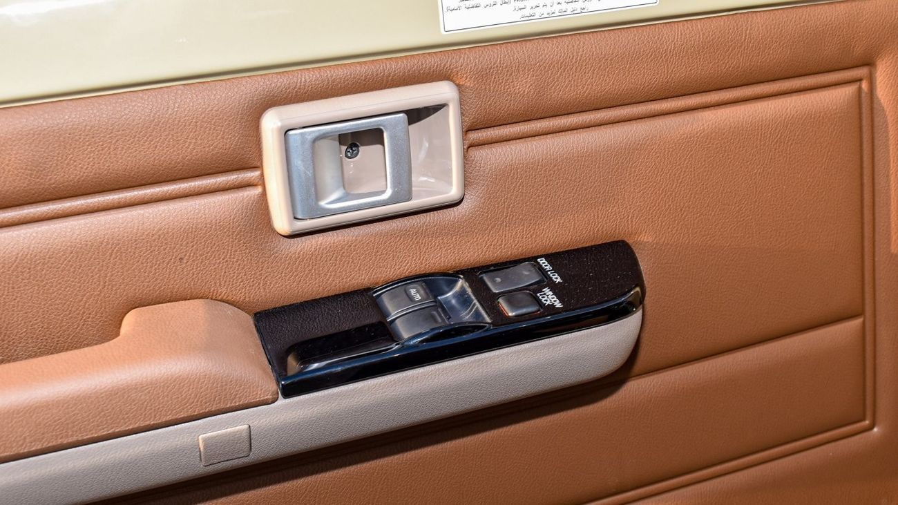 Toyota Land Cruiser 70 4.0L V6 A/T