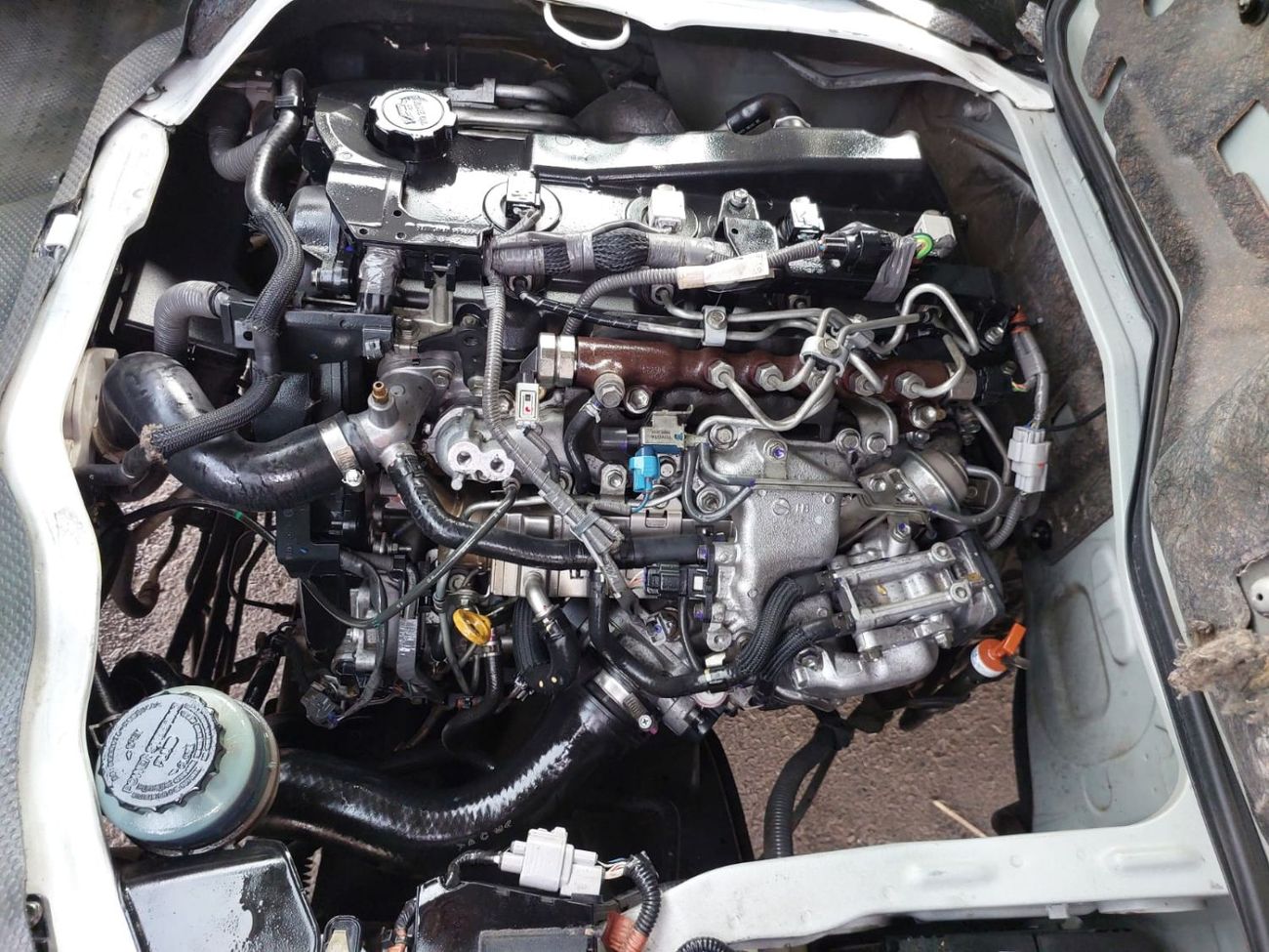 تويوتا هاياس (RAMADAN OFFER) TOYOTA HIACE COMMUTER VAN RHD 2018 MODEL 3.0 L DIESEL AUTOMATIC(PM21528)