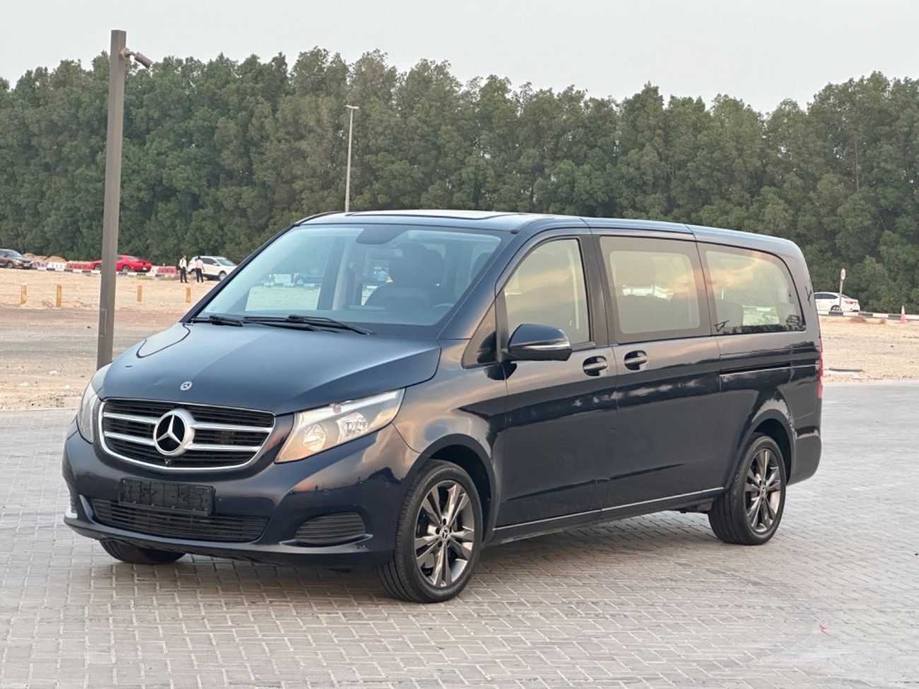 مرسيدس بنز V 250 موديل 2019 خليجي حاله ممتازه من الداخل والخارج صبغ الوكاله مالك واحد من الوكاله