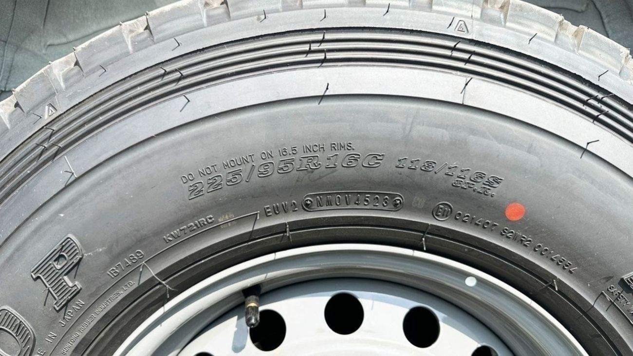 تويوتا لاند كروزر 70 LC 78 40TH ANNIVERSARY 4.0L AT LC76 STD Std 4.0L AWD